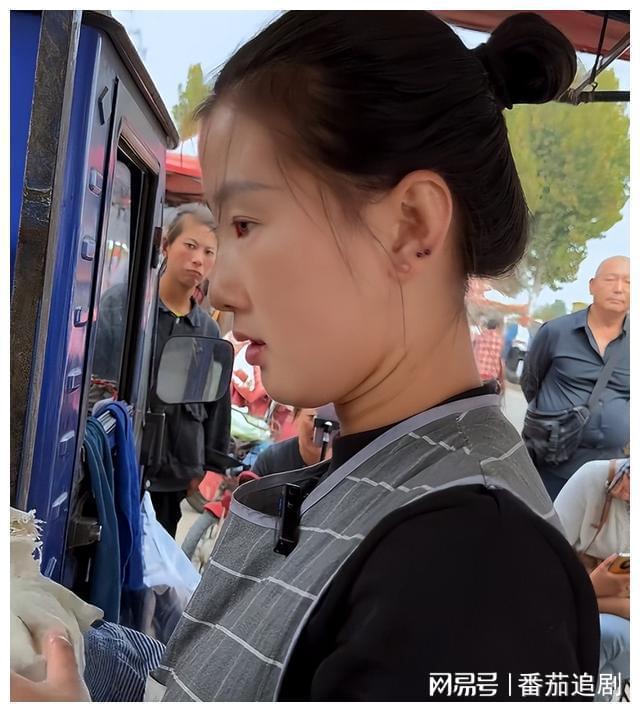 直言讨厌故意提起伤心事的人害怕怼脸拍j9九游会登录烤牌姑娘私生活受打扰(图5)