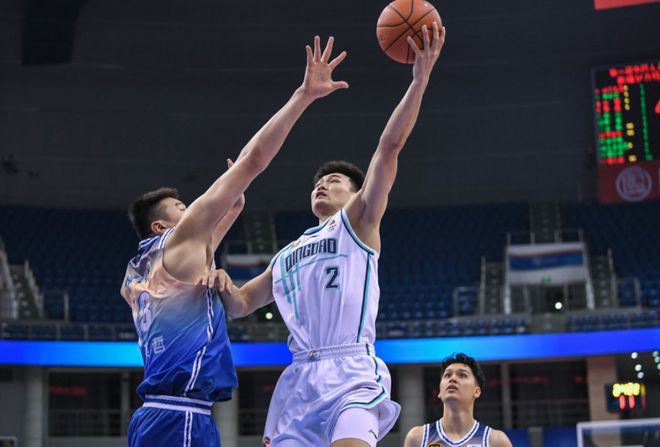 伤退 皮特森25+10王睿泽段昂君均20分九游会j9登陆俱乐部杯：新疆力克青岛赵睿(图2)