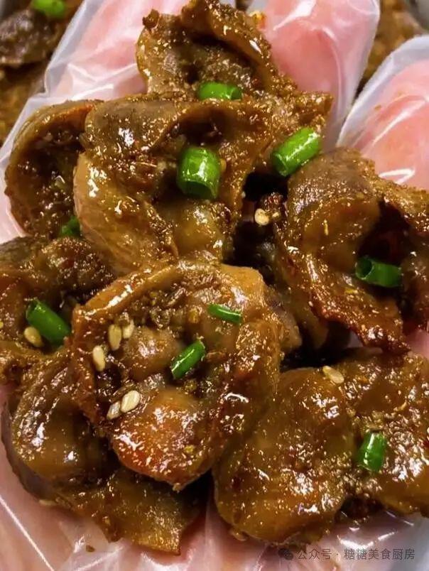 黄酥脆内里却保持着柔嫩多汁香气扑鼻。j9九游会登录烤鸡胗！它外表烤得金(图3)