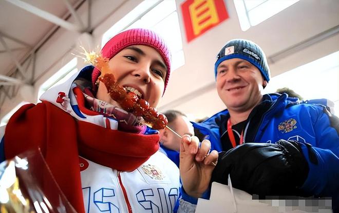 过中国美食后回国面对白人饭简直生不如死九游会登录j9入口首批免签来华老外尝(图18)